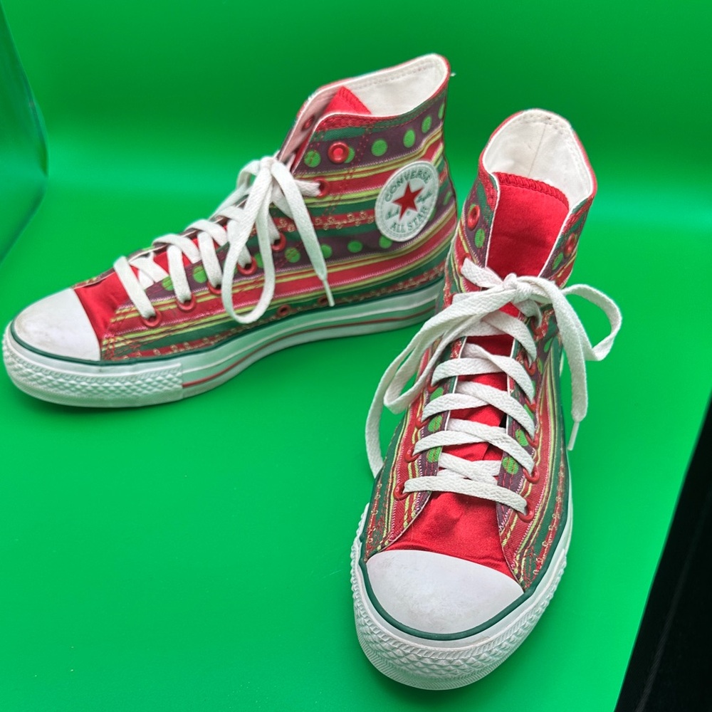 Converse Chuck Taylor Christmas High Tops Women’s 10 Men’s 8 Gently Worn
